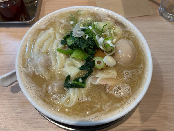 「ワンタンメン（塩）麺少なめ1150円　味玉120円」@桜上水 船越の写真