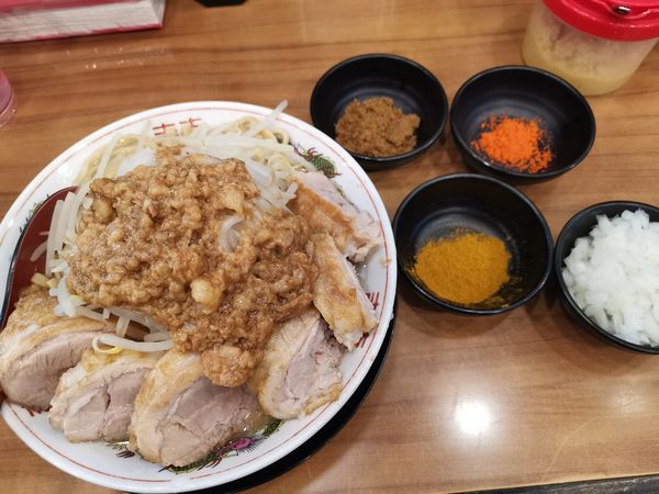 「プチらーめん+豚マシW+カレータマ」@ぶっ豚 調布店の写真