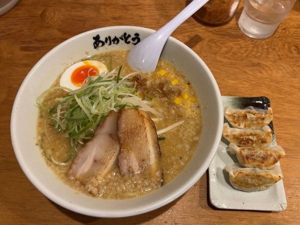 「味噌とんこつ980円　薄皮ぎょうざ4個280円」@野方ホープ 吉祥寺店の写真