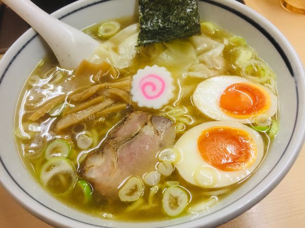 「わんたんめん煮玉子入り【950円】」@いつみ屋の写真