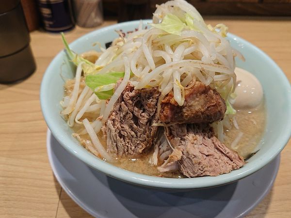 「ミニラーメン 味玉 ヤサイ」@豚と脂。の写真