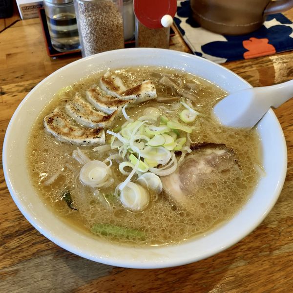 「ぎょうざラーメン（味噌）￥900」@旭川ラーメン 番外地 赤羽店の写真