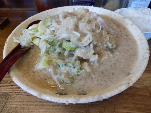 「らーめん、薬味ネギ&背脂多め」@らーめん弁慶 門前仲町店の写真