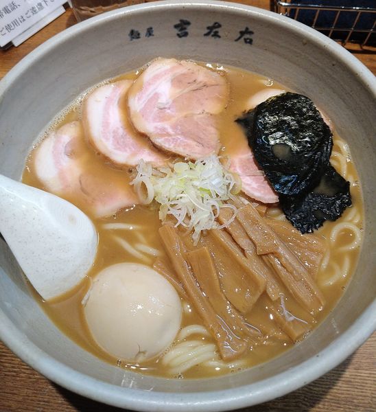 「味玉らーめん（大盛り）+チャーシュー」@麺屋吉左右の写真