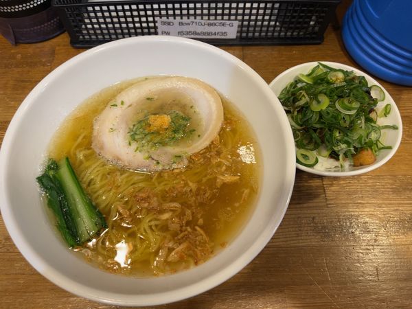 「黄金の塩らぁ麺（730円）」@ラーメン道 天神の写真