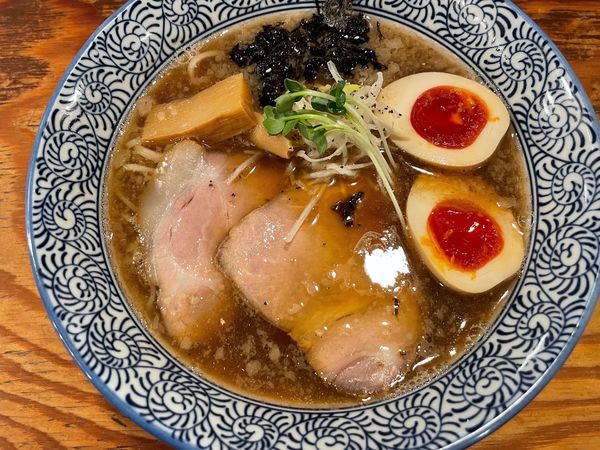 「魚介醤油ラーメン味玉入り@950」@麺は鎹 北新地店の写真