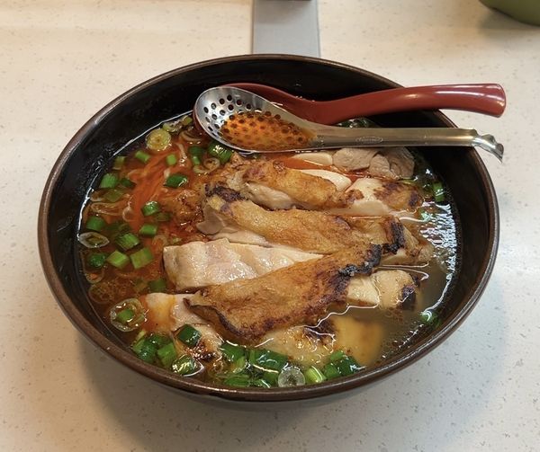 「担々麺 デカ鶏」@ラーメンとん太 浜野店の写真