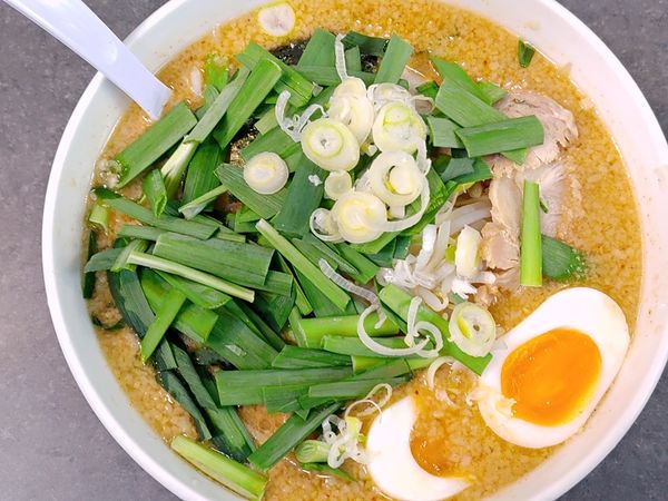 「ハッスル旨辛味噌生ニララーメン（こってり）＋味玉」@ハッスルラーメンホンマ 亀戸本店の写真