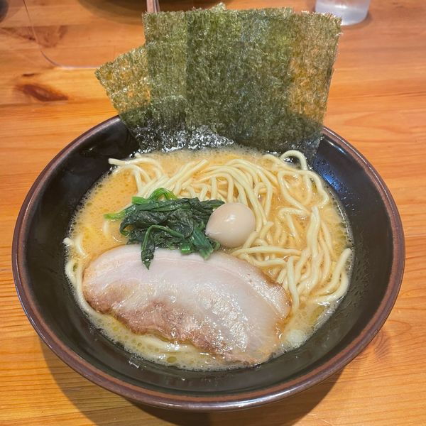 「醤油ラーメン+おんたまご飯　　￥790+￥0」@横浜家系ラーメン たくみ家 桜土浦インター店の写真