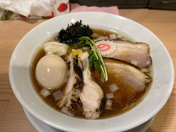 「貝だし醤油らーめん　特製」@クラム&チキンヌードル クラチキの写真