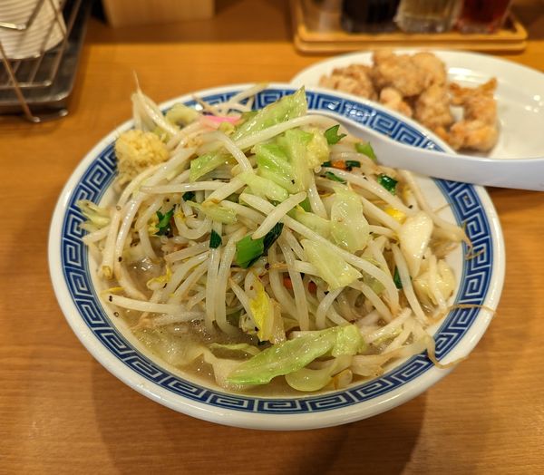 「タンカラ（タンメン＋から揚げ）」@トナリ 丸の内店の写真