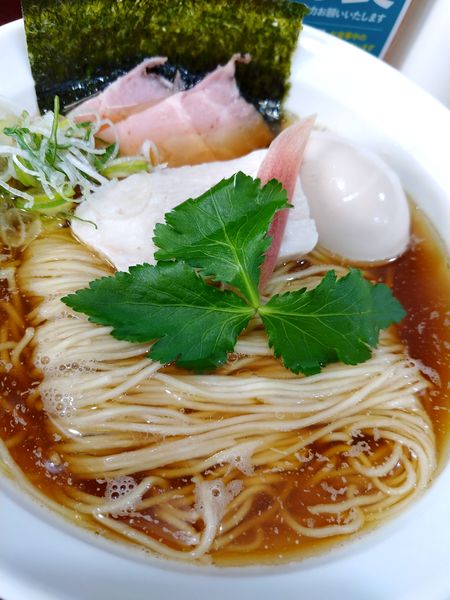 「《上中華》味玉伊吹いりこ醤油」@メヂカそば 吟魚の写真