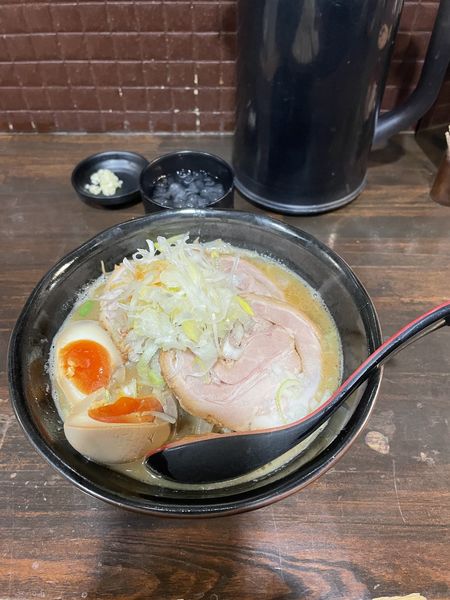 「味玉味噌チャーシュー麺＋ヤサイニンニクマシ」@麺処 花田 池袋店の写真