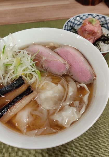 「鴨ワンタン麺＋トロたく丼」@らーめん 鴨and葱の写真