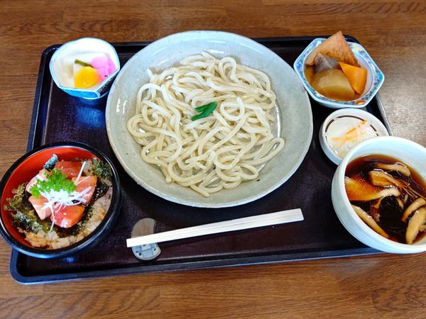 「きのこの汁定食(まぐろ丼・麺260g)995円」@田むらの写真