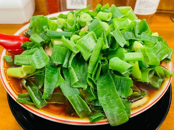 「中華そば 中 750円 ネギ大盛 150円」@麺屋 7.5Hz 黒門市場店の写真