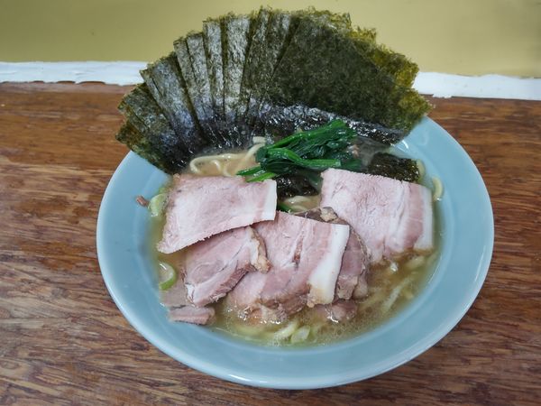 「チャーシューメン＋のりW、国産ほうれん草」@まこと家の写真