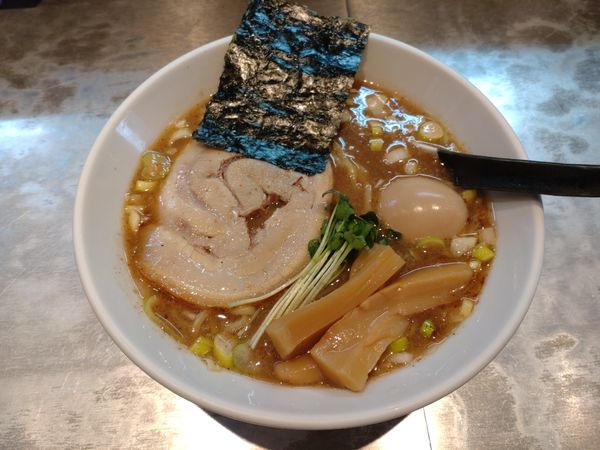 「やまらぁ　味玉入り」@麺 やまらぁの写真