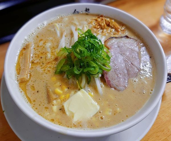 「豚骨味噌󠄀バターコーンラーメン【期間·数量限定】」@麺屋 白神の写真