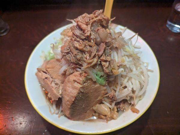 「ラーメン小」@ラーメン イエロー 新宿御苑前店の写真