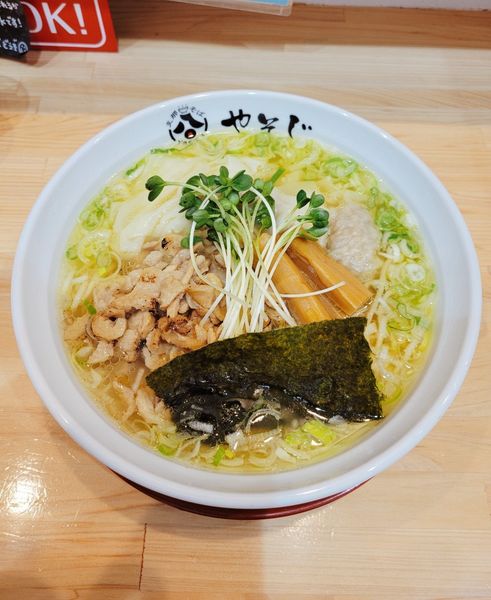 「支那そば 塩 + わんたん」@支那そば やそじの写真