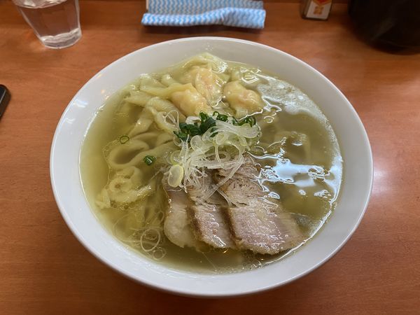 「海老ワンタンメン　麺大盛1000円　生姜丼100円」@日陰の写真