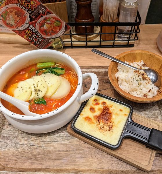 「チーズラーメンwithラクレット＋チビリゾ 1,408円」@太陽のトマト麺withチーズ 新宿ミロード店の写真