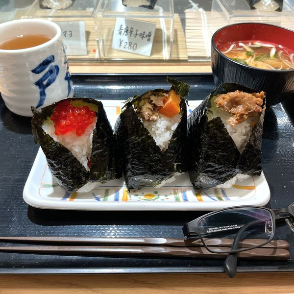 「すじこ・ツナマヨ＋たくあん・カレー」@戸越屋 渋谷道玄坂店の写真