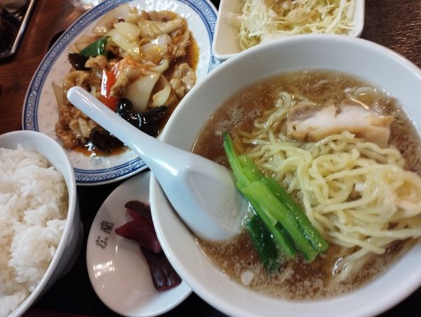 「日替わり定食B＝定食A+半ラーメン(880)」@餃子酒家 KOURANの写真