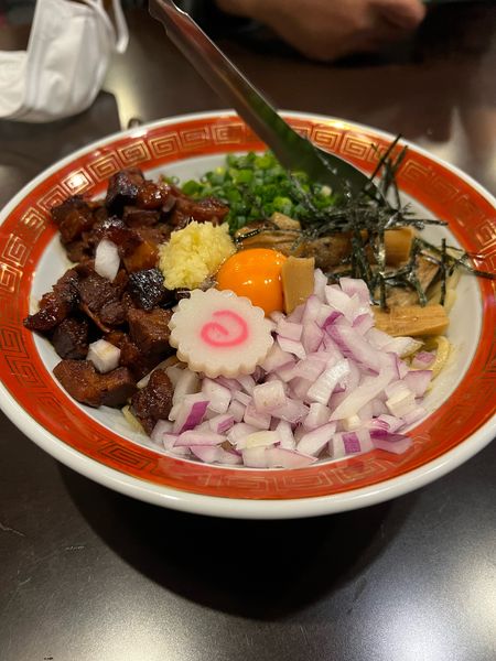 「煮干しルーロー花椒（ホワジャオ）油そば1,000円」@焼貝あこやの写真