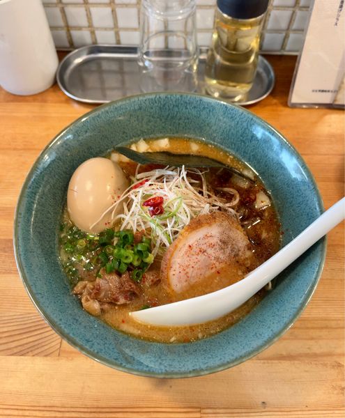 「牛すじ煮込みの味噌中華そば（1000円）+味玉」@中華そば 閃の写真