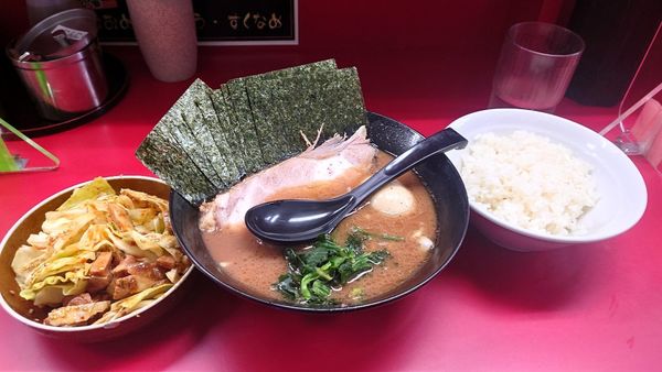 「半ラーメン　キャベチャー」@横浜家系ラーメン 武蔵家 千歳烏山店の写真