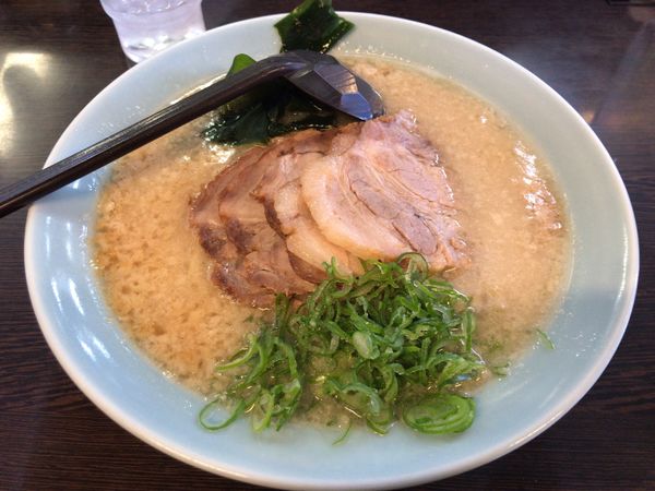 「チャーシューメン小(アブラ多め、味濃いめ) 900円」@ニューラーメンショップ主水の写真