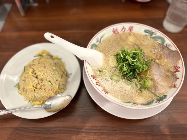 「焼きめし定食[特製醤油ラーメン(並)＋焼きめし(小)］」@ラーメン 魁力屋 練馬インター店の写真