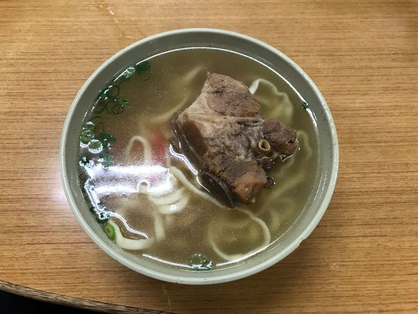「ソーキそば 小　450円」@きらく食堂の写真
