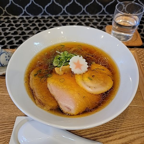 「醤油（太麺）麺少なめ」@中華蕎麦 麺ノ歌の写真