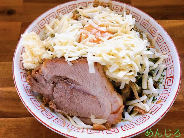 「ミニまぜめんじろ（900円）、チーズ（TP）」@めんじろの写真