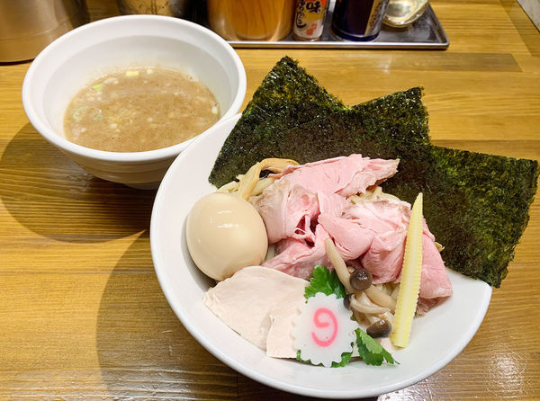 「特製つけ麺　味玉＋具だくさん　1230円」@馳走麺 狸穴の写真