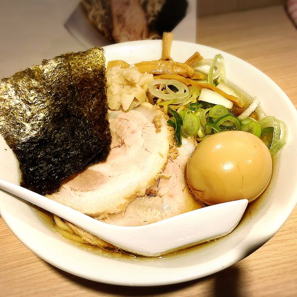 「中華そば＋特製」@自家製麺頃場 別邸の写真