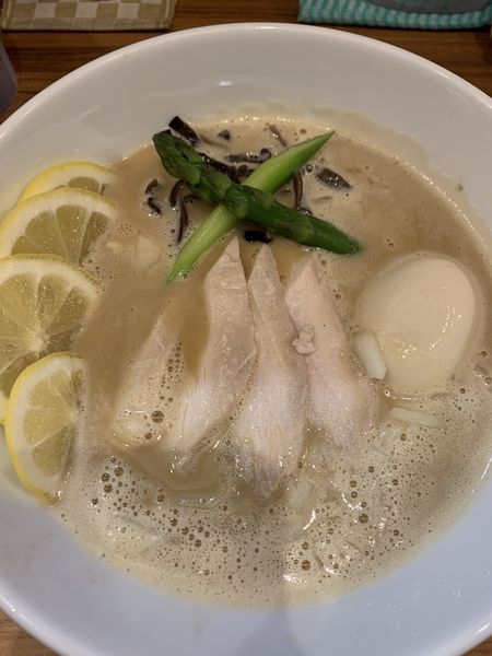 「特製濃厚洞窟ラーメン（麺半分）」@鶏白湯 洞窟の写真