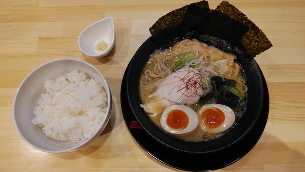 「鶏白湯ラーメン醤油/のり/味玉」@鶏白湯ラーメン ぱいず オリオン通り店の写真