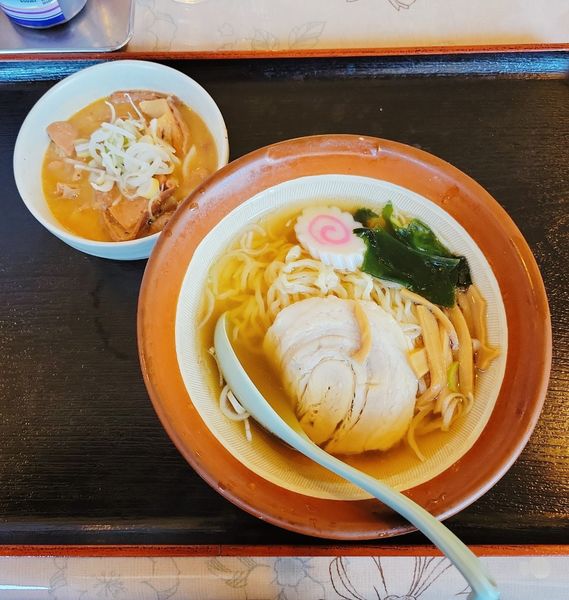 「ミニラーメン + モツ煮込み」@いずみや 本店の写真