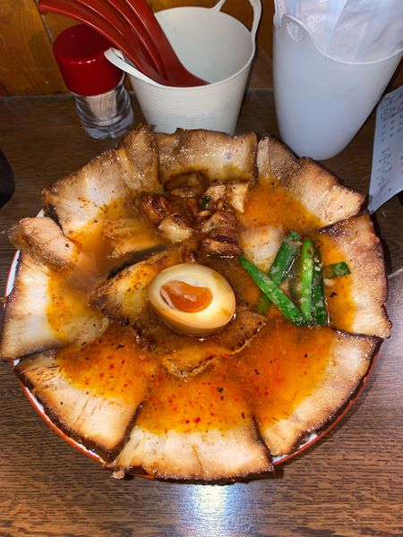 「焼豚ラーメン大盛肉盛りにんにく大辛¥1,300円」@焼豚ラーメン 三條の写真
