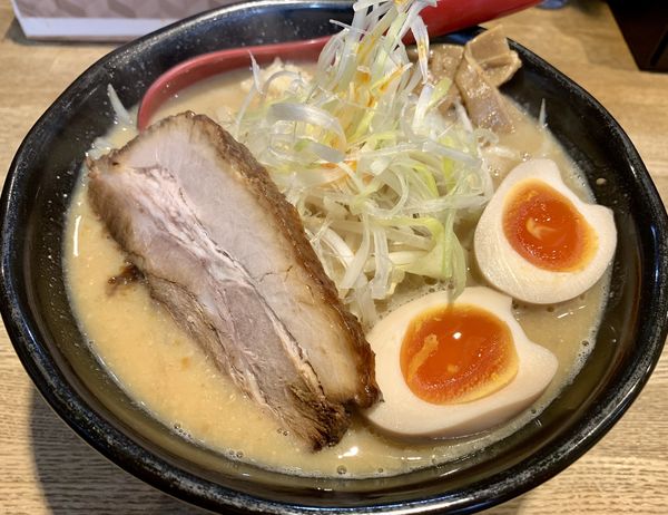 「味噌らーめん＋味玉」@萬馬軒 橙 池袋店の写真