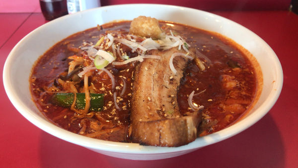 「旨辛らーめん　900円」@らー麺 つけ麺 おぐりの写真