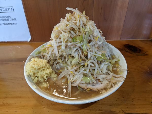 「らーめん小（野菜、しょうが）950円」@ラーメン 滋悟郎の写真