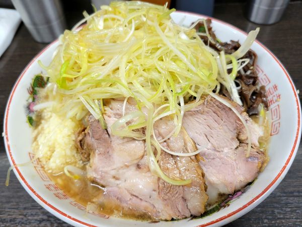 「ラーメン(ニンニク、アレ)+味ネギ」@ラーメン二郎 川越店の写真