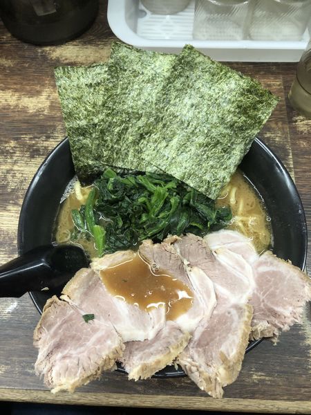 「チャーシュー麺　＋ほうれん草」@らーめん 吟太の写真