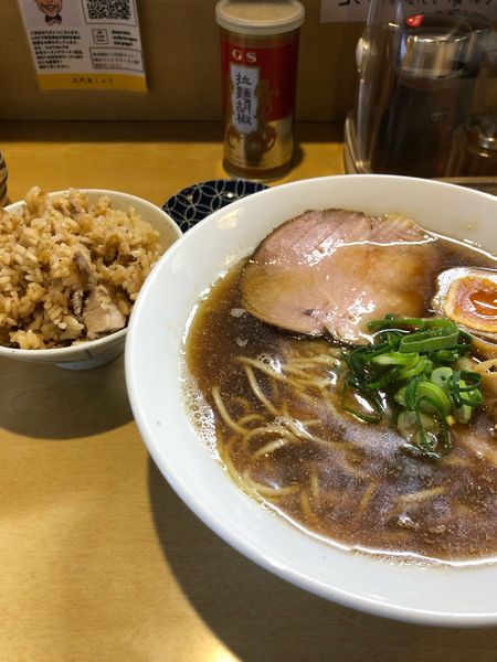 「煮干しラーメン醤油　850円　いりこ飯100円」@三代目しゅうの写真