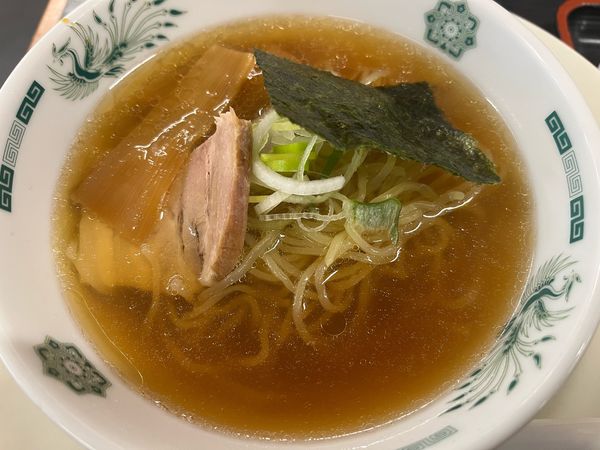 「半醤油ラーメン固め210円」@日高屋 小田急町田北口店の写真